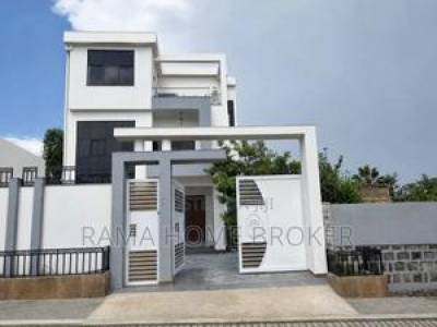 Furnished 7bdrm Villa in መሀል ወሰን ሂልሰይድ ላይ አዲስ, Yeka for sale