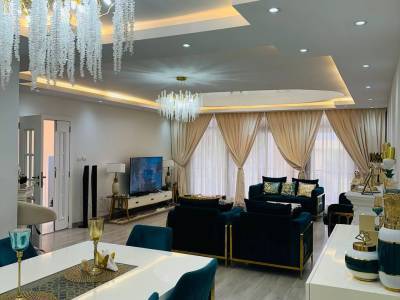 Cozy Villa G+2 Guest House in Summit