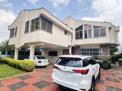 Elegant Family Villa in Old Airport --- Walking Distance to Ics