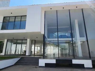 Exclusive Luxury Family Glass House