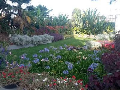 Bright and Fully Furnished 2BD Apartment + Great Garden!